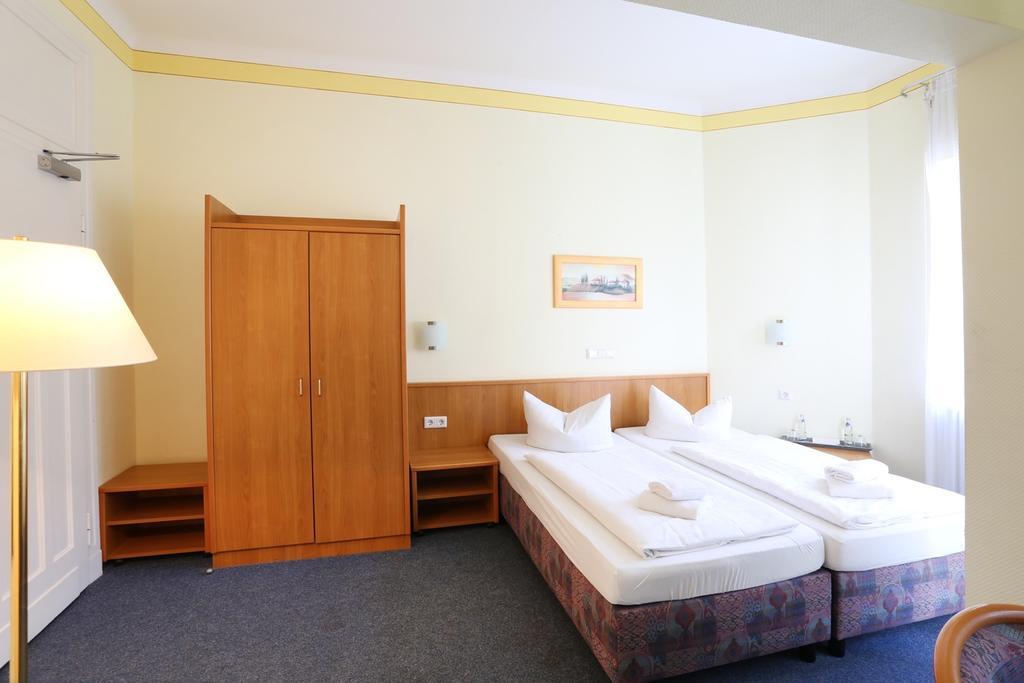 Central Hotel Gera Esterno foto